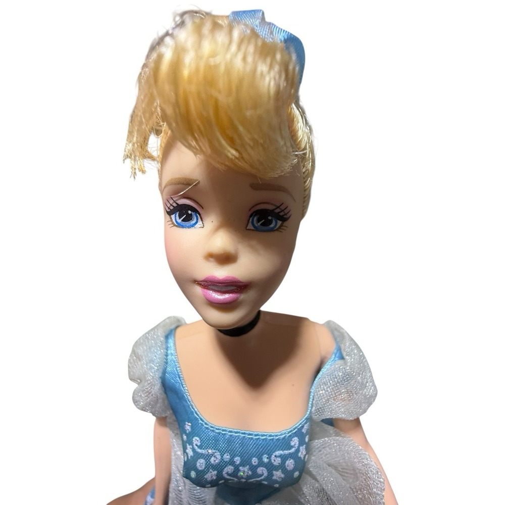 Disney‎ Princess Cinderella Barbie Doll Light Feet Dress - Picture 7 of 11